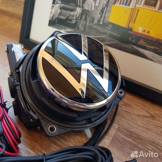 Камера заднего вида polo liftback в эмблему