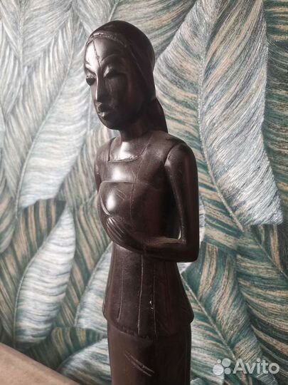 Африканская статуэтка из чёрного дерева