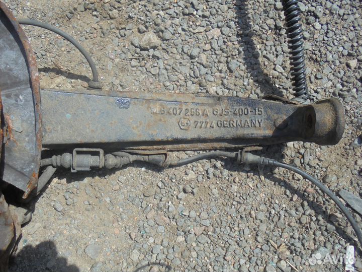 Кулак передний Фольксваген Туарег 7L6407258A