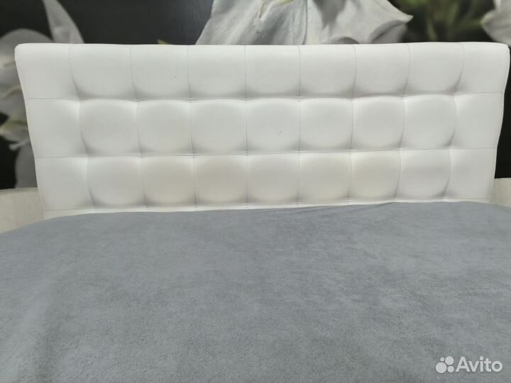 Кровать с подъемным механизмом и матрас