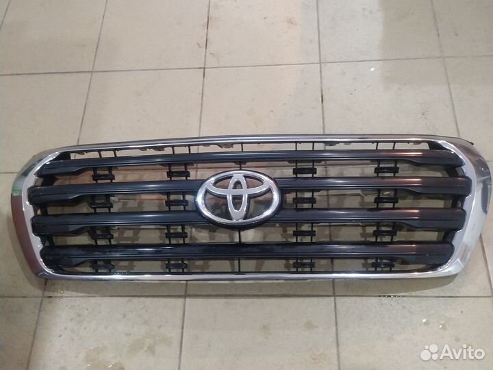 Решетка радиатора Land Cruiser 200, б/у