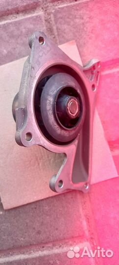 Помпа плюс ролик на двигатель К9К