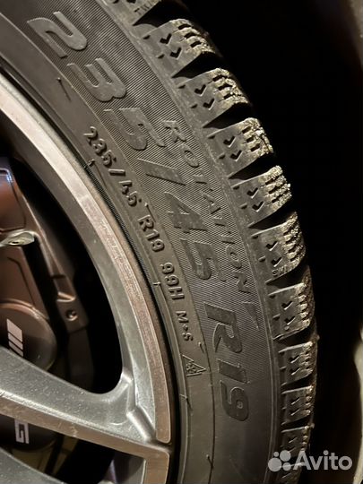 Pirelli Ice Zero 235/45 R19 99H