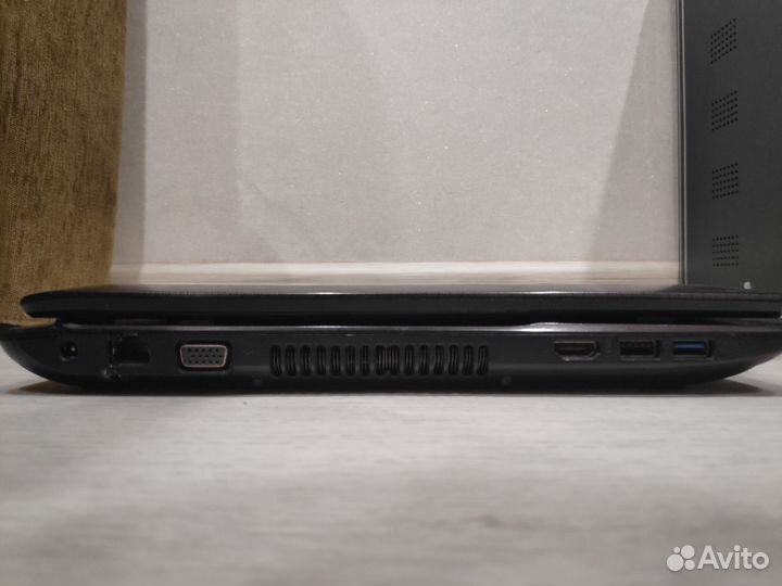 Огромный Asus 17,3