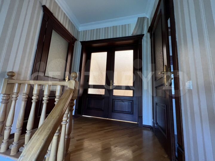 Дом 220 м² на участке 5 сот.