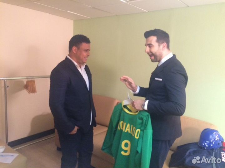 Мяч с афтографом Роналдо