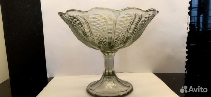 Ваза. фруктовница.на ножке.цветное стекло СССР