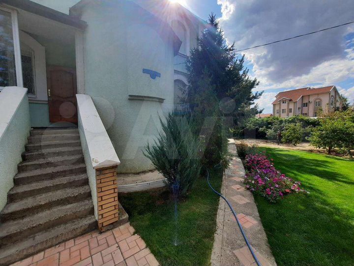 Коттедж 200 м² на участке 10 сот.