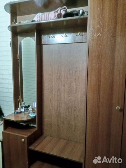 Прихожая со шкафом