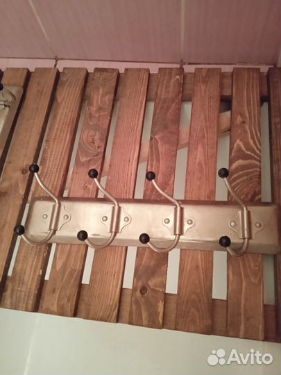 Вешалка для одежды настенная