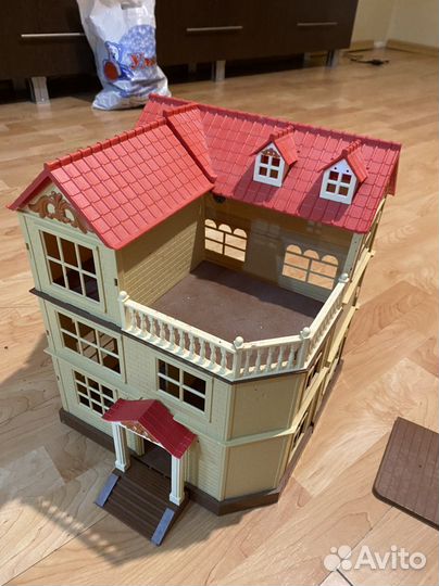 Домик кукольный
