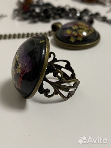 Кулон и кольцо из эпоксидной смолы и сухоцветов