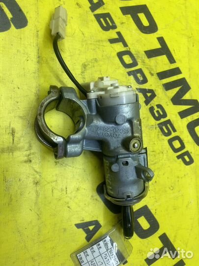 Замок зажигания Toyota Voxy AZR 60