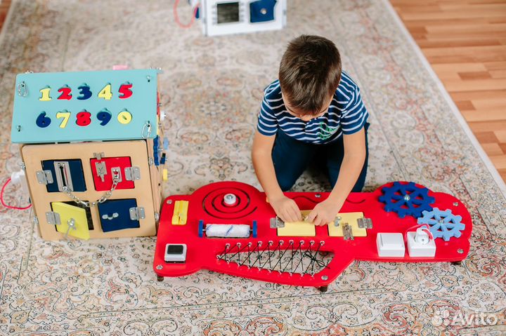 Бизиборд - развивающая доска Монтессори