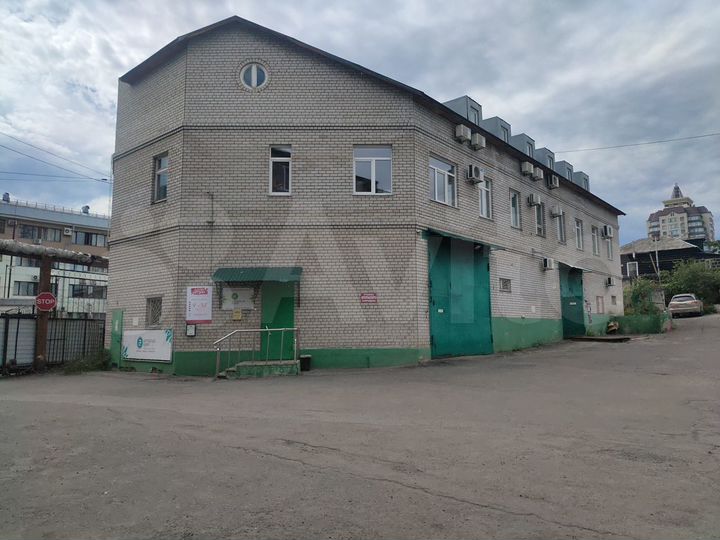 Здание в центре с арендаторами, 943.9 м²