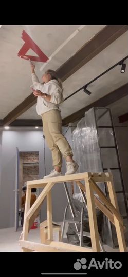 Барельеф, роспись стен