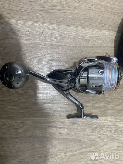 Shimano 22 Stella C5000XG + фидер в подарок