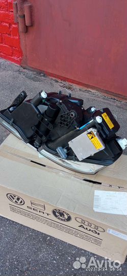 Фара передняя правая на skoda superb