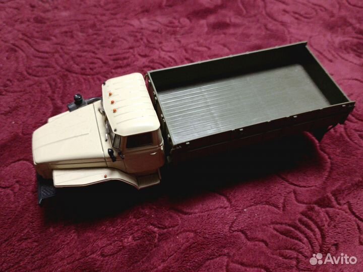 Модель 1:43 Бортовой автомобиль6х6Урал-43202
