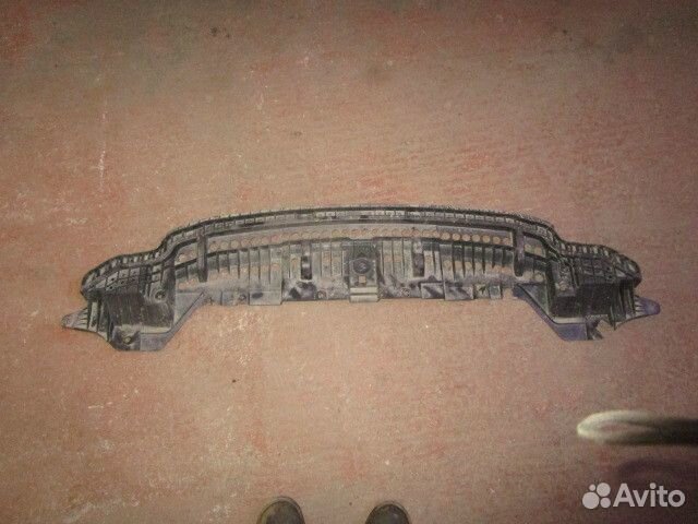 Пыльник переднего бампера Toyota Corolla E18 2013