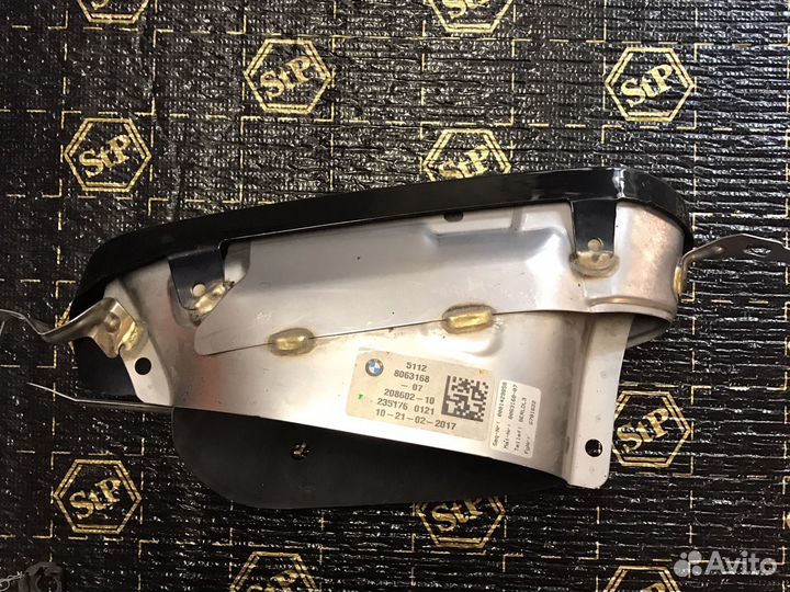 Накладка бампера/выхлопа правая BMW 750 G12