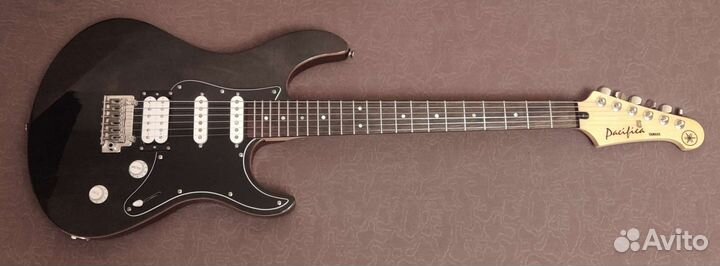 Электрогитара Yamaha + аксессуары