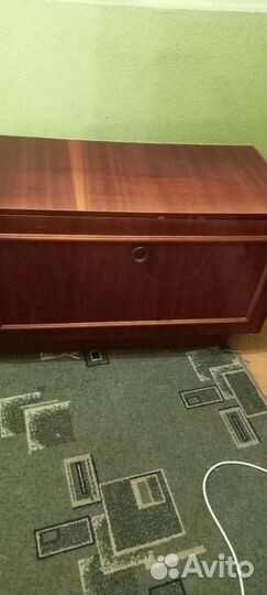 Письменный и компьютерный стол, тумбочка бу