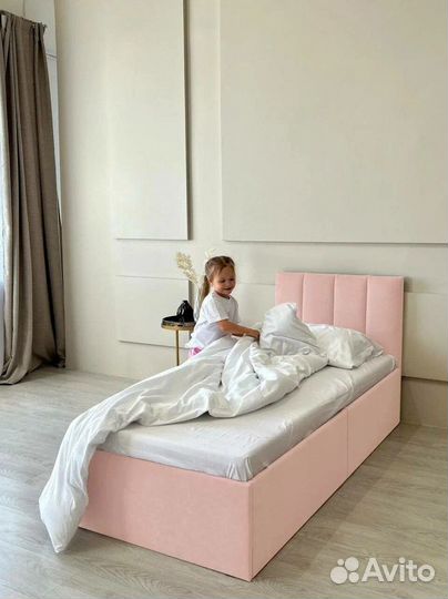Детская кроватка-диванчик в мягкой обивке