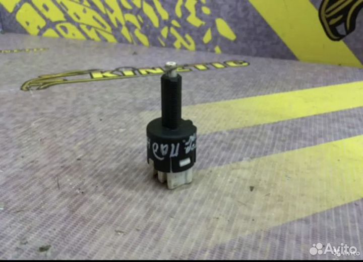 Датчик стоп-сигнала Mitsubishi Pajero Паджеро 4 3