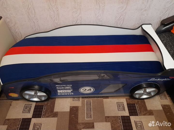 Детская кровать машинка