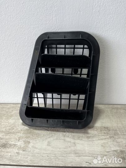 Решетка вентиляционная правая Kia Rio 3 975102F200