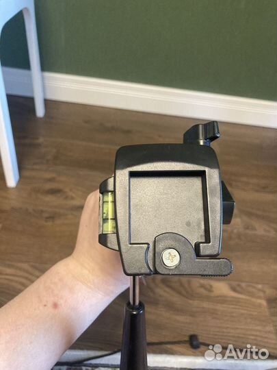 Штатив для видеокамеры