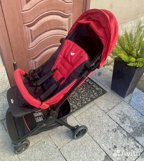 Прогулочная коляска joie aрeндa/нaпpokaт