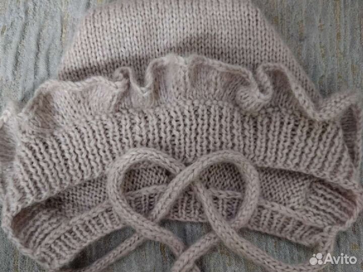 Вязаный детский чепчик с рюшей