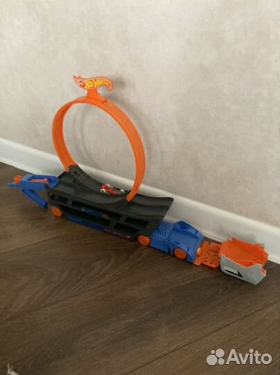 Трюковой тягач автовоз Hot Wheels