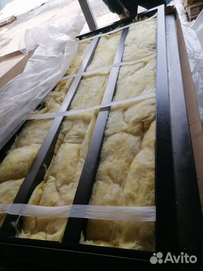 Двери металлические с небольшими дефектами