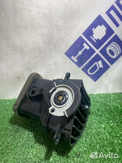 Дефлектор обдува правый Hyundai Elantra 3 Xd2