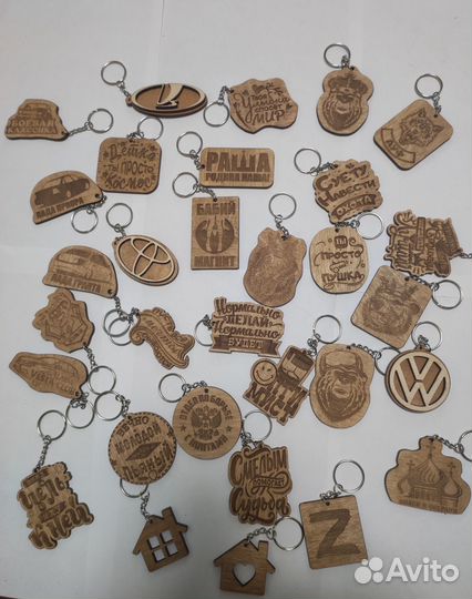 Брелоки оптом выполненные из дерева 60шт