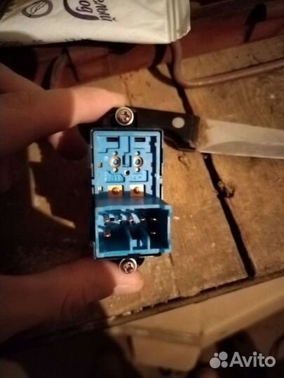 Кнопка стеклоподъёмника kia Rio 3