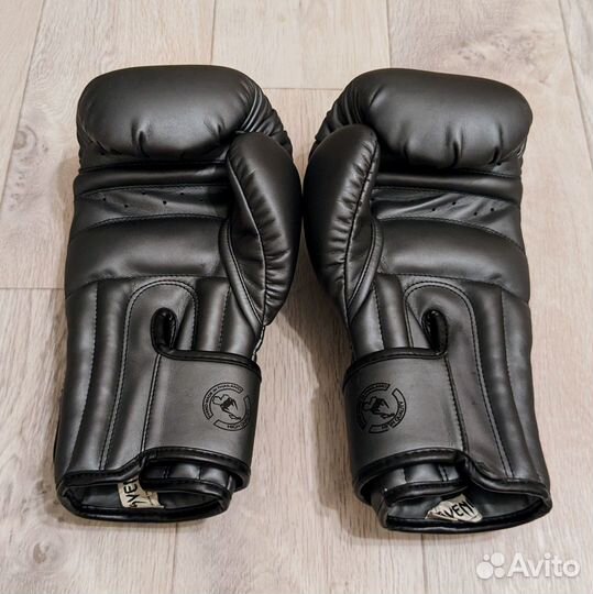 Боксерские перчатки Venum Giant Sparring