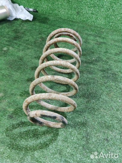 Задняя пружина Jeep Grand Cherokee WJ 2002