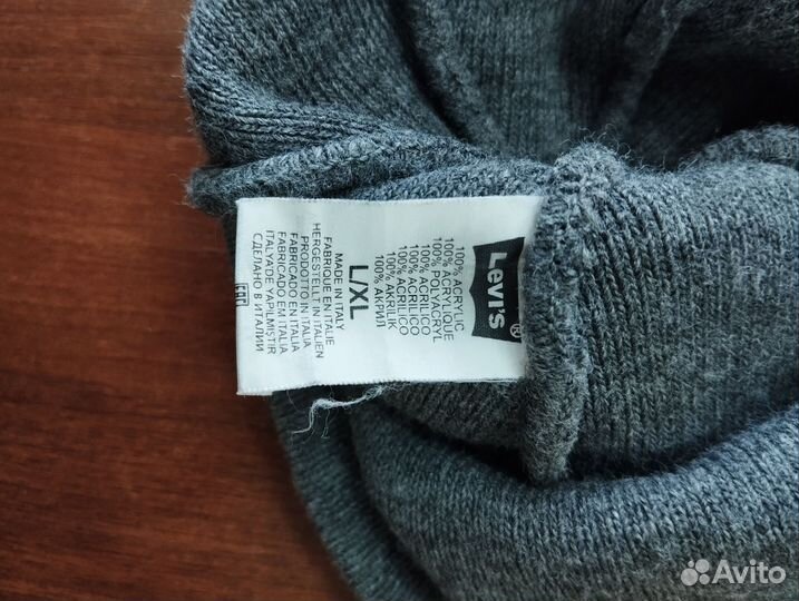 Осенняя шапка Levi's