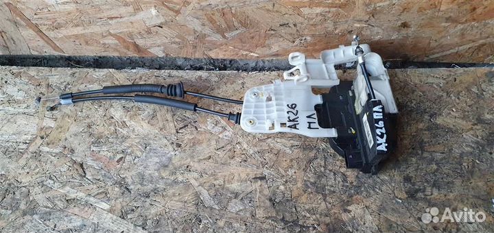 Замок двери передней левой Hyundai i30 2007-2012