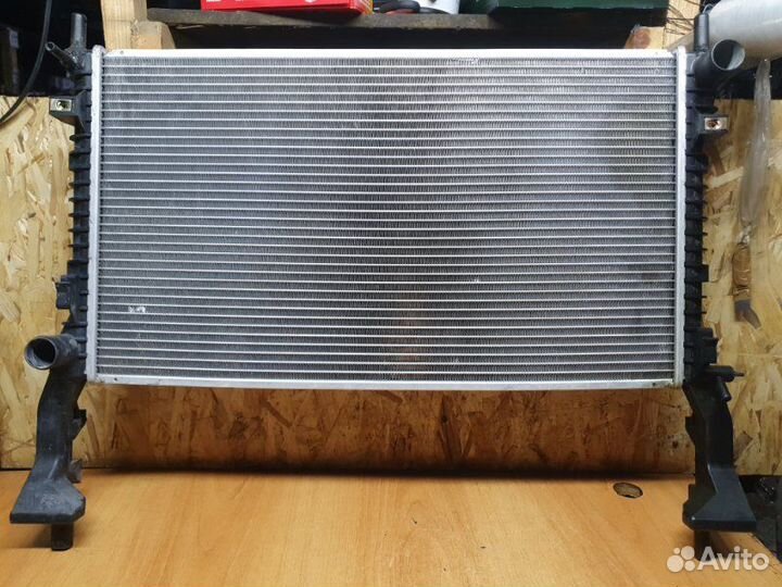 Радиатор охлождения двигателя Ford Mustang VI N48H