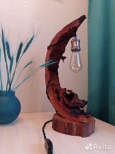 Светильник из дерева