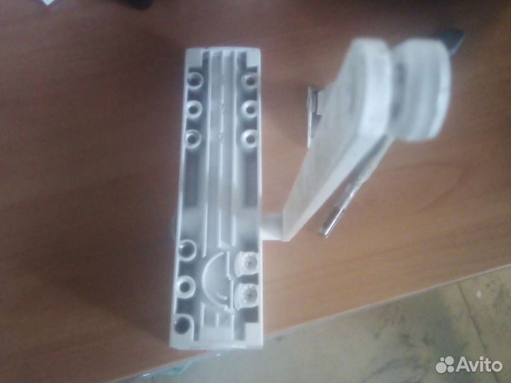 Доводчик двирей