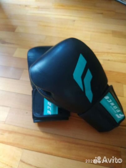 Боксерские перчатки