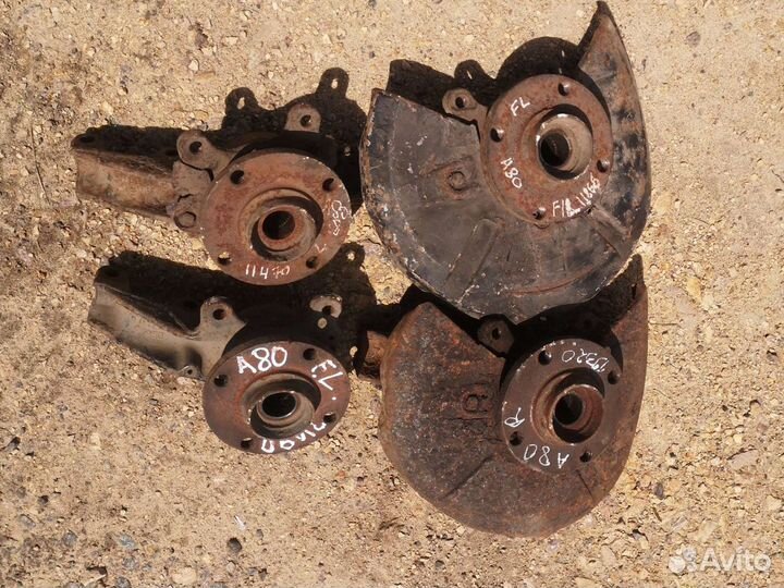 Кулак поворот Audi 80 В3 левый