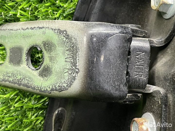 Петли двери передние правые Honda Fit GE6 L13A