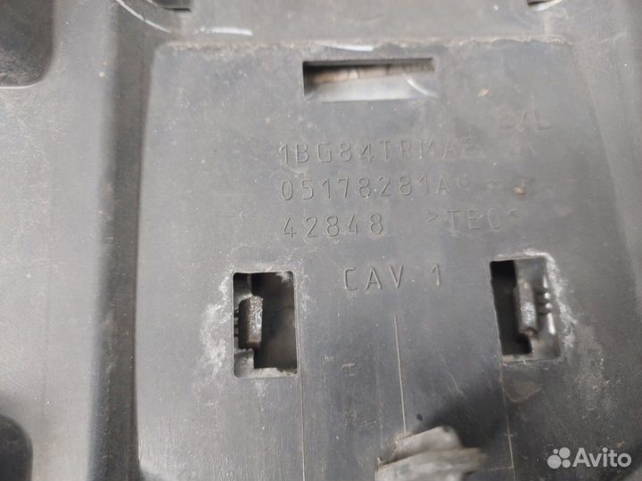 Решетка радиатора Dodge Journey, 2009